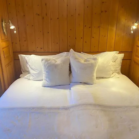 Sanctuary- Panoramic Views-ensuite-spa-gym 韦尔比耶