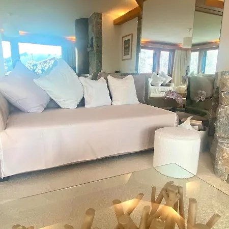 Apartment Sanctuary- Panoramic Views-ensuite-spa-gym